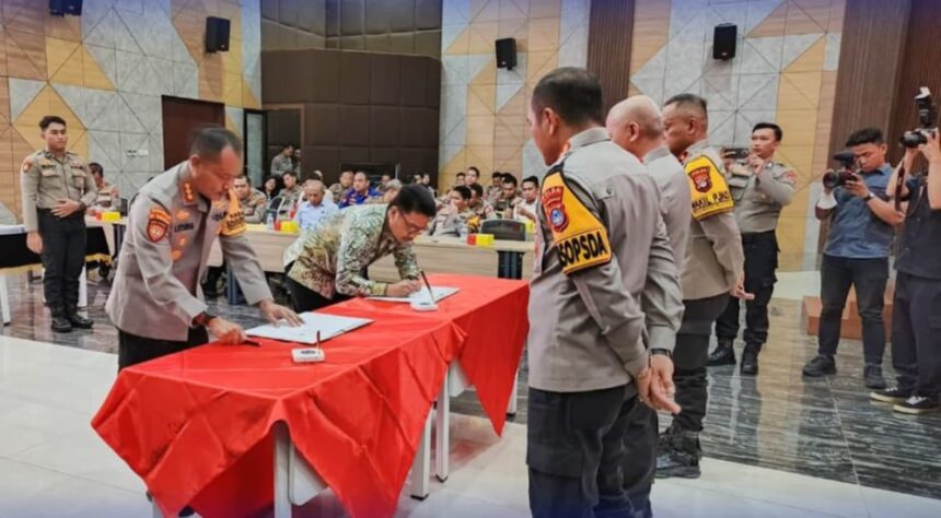 PAM Bandarmasih ikuti penandatanganan MoU lanjutkan kerjasama dengan Polda Kalsel, Kamis (16/1/2025). Foto: PAM Bandarmasih 5W1H