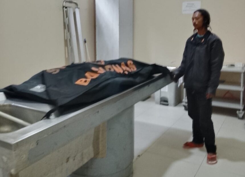 Jasad pria ditemukan membusuk di Jalan Teluk Tiram, Gang Bakti, Banjarmasin Selatan, Sabtu (18/1/2025). Foto: Relawan Emergensi 5W1H