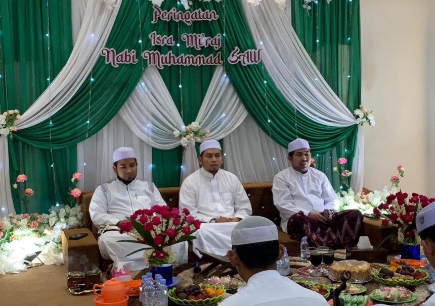 Anggota Dewan Perwakilan Rakyat Daerah (DPRD) Provinsi Kalimantan Selatan (Kalsel) HM Syaripuddin menggelar peringatan Isra Mi'raj Nabi Muhammad SAW 1446 H, bertempat di kediamannya, Kota Citra Graha, Banjarbaru, Senin (20/1/2025) siang. Foto: Ikhsan/siberdbn.com