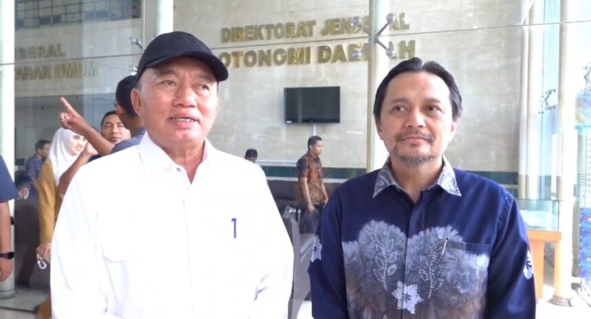 Gubernur Kalimantan Selatan (Kalsel) H Muhidin dan Wakil Gubernur Kalsel terpilih Hasnuryadi Sulaiman. Foto: Adpim Kalsel