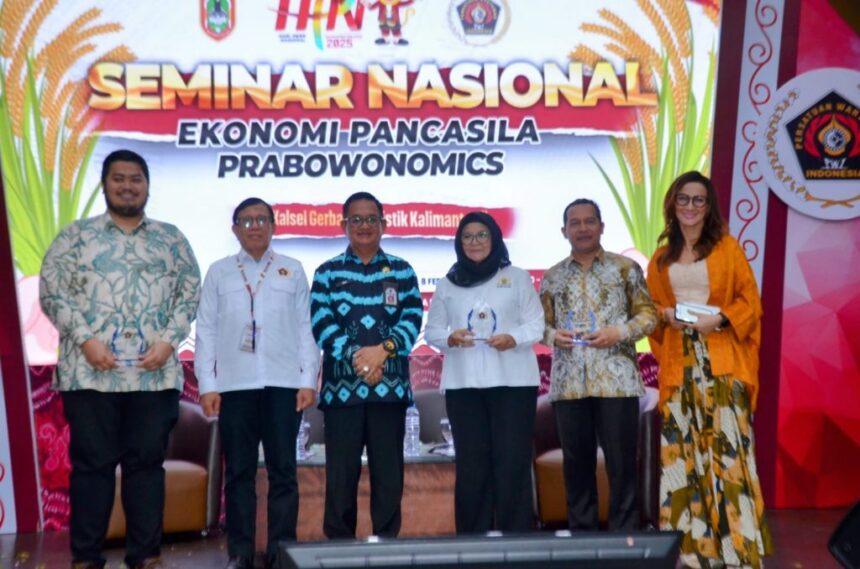 Dalam rangka memperingati Hari Pers Nasional (HPN) 2025, salah satu rangakaiannya yaitu Seminar Nasional bertajuk Ekonomi Pancasila Prabowonomics digelar di Banjarmasin, Sabtu (8/2/2025). Foto: MC Kalsel