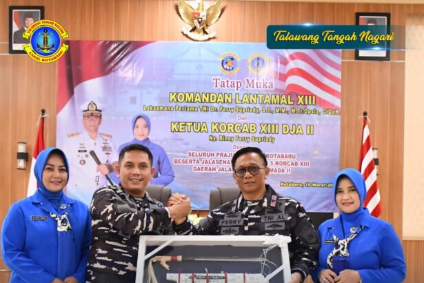Komandan Pangkalan Utama TNI AL XIII Tarakan Lakukan Kunker di Lanal Kotabaru Foto : Ahd/siberdbn.com