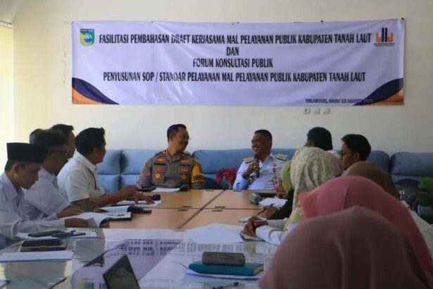 Wakil Bupati (Wabup) Tanah Laut (Tala), H Muhammad Zazuli, menghadiri pembahasan draft kerja sama yang dirangkai dengan Forum Konsultasi Publik (FKP) Penyusunan Standar Pelayanan pada Mal Pelayanan Publik (MPP) Tala, Rabu (12/3/2025).