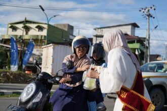 Pawadahan Nanang Galuh Balangan Bagikan Kudapan Khas Balangan