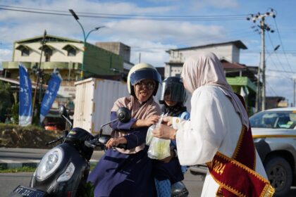 Pawadahan Nanang Galuh Balangan Bagikan Kudapan Khas Balangan