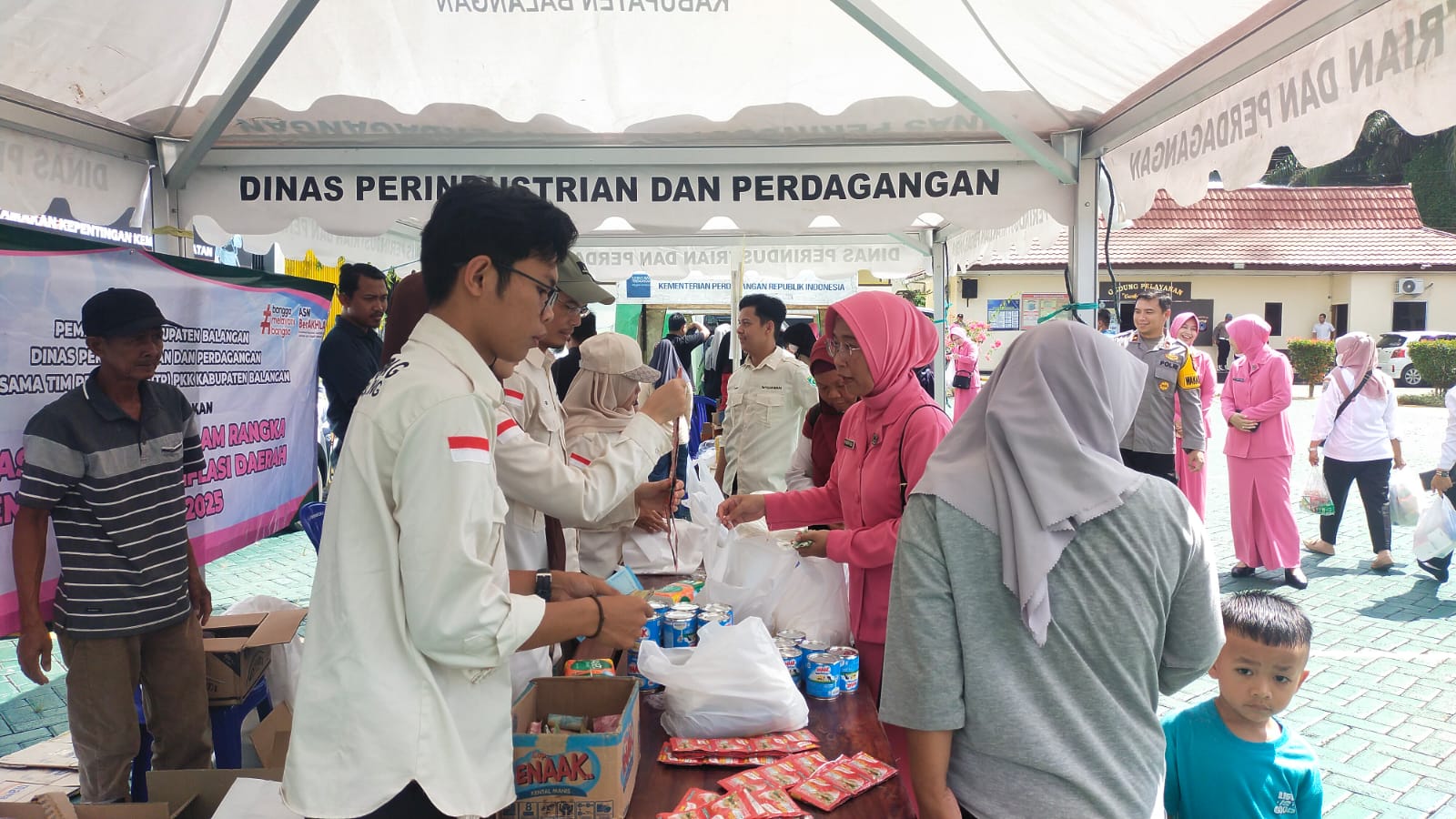Disperindag dan Polres Balangan Gelar Pasar Murah