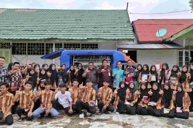 Disarpustaka Kapuas Hibahkan 300 Buku dan Perpusling untuk Dukung Literasi Siswa MAS An Nur