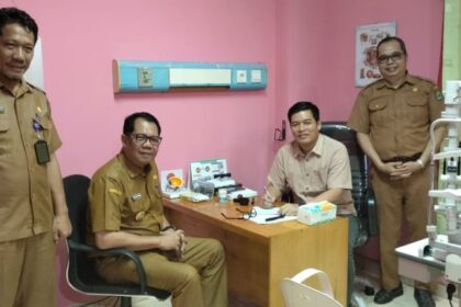 Pj Bupati Kapuas Tinjau Layanan Kesehatan Mata RSUD Soemarno