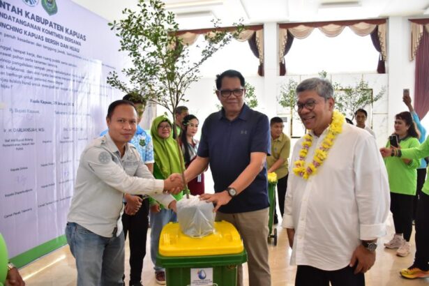 Pj Bupati Launching Program Kapuas Bersih dan Hijau