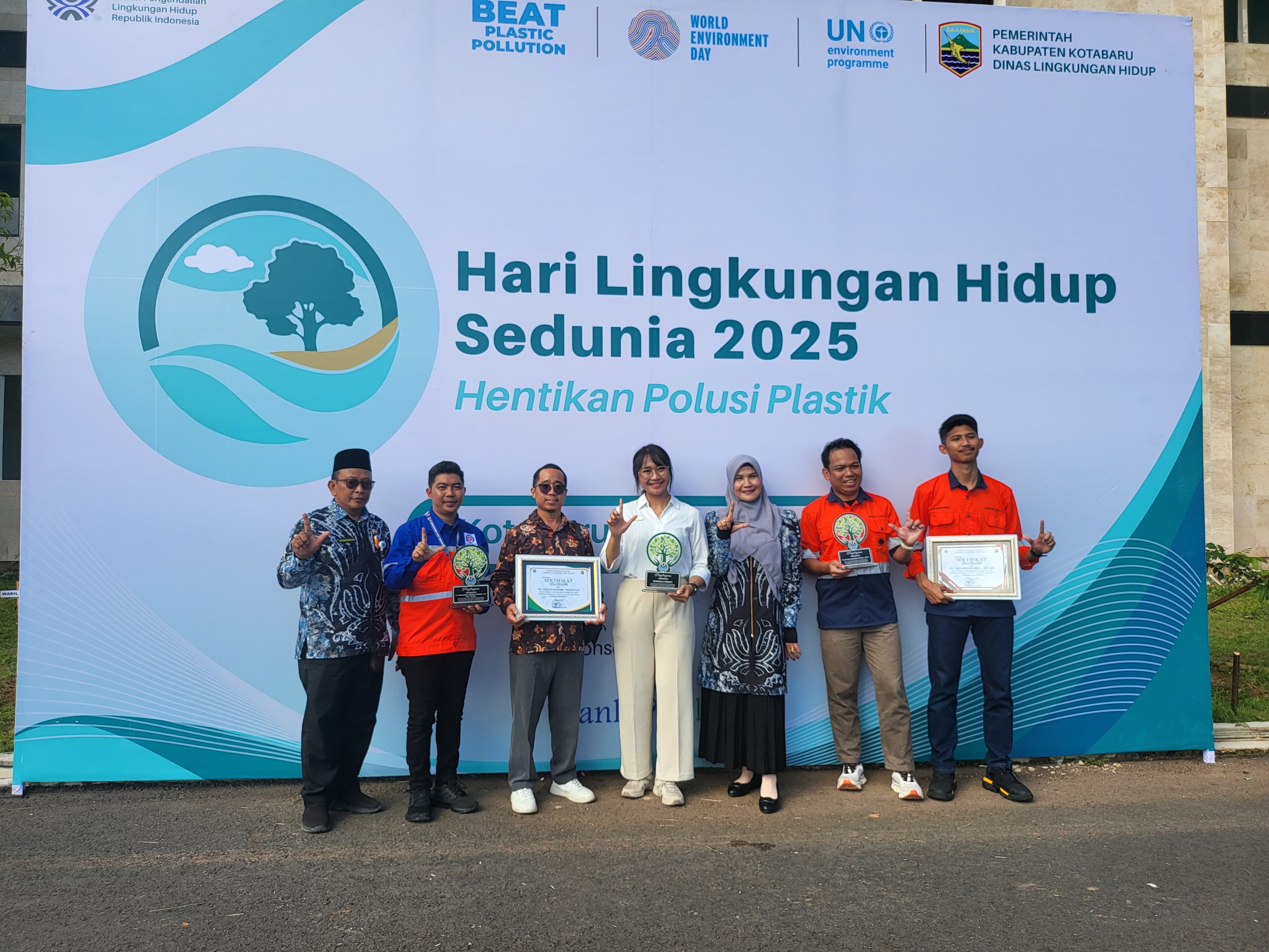 PT Indocement Tunggal Prakarsa Tbk Plant 12 Tarjun ganjar penghargaan dari Pemda Kotabaru dalam kategori CSR Bidang Lingkungan atas peran aktif upaya pengelolaan dan pengendalian kerusakan lingkungan hidup