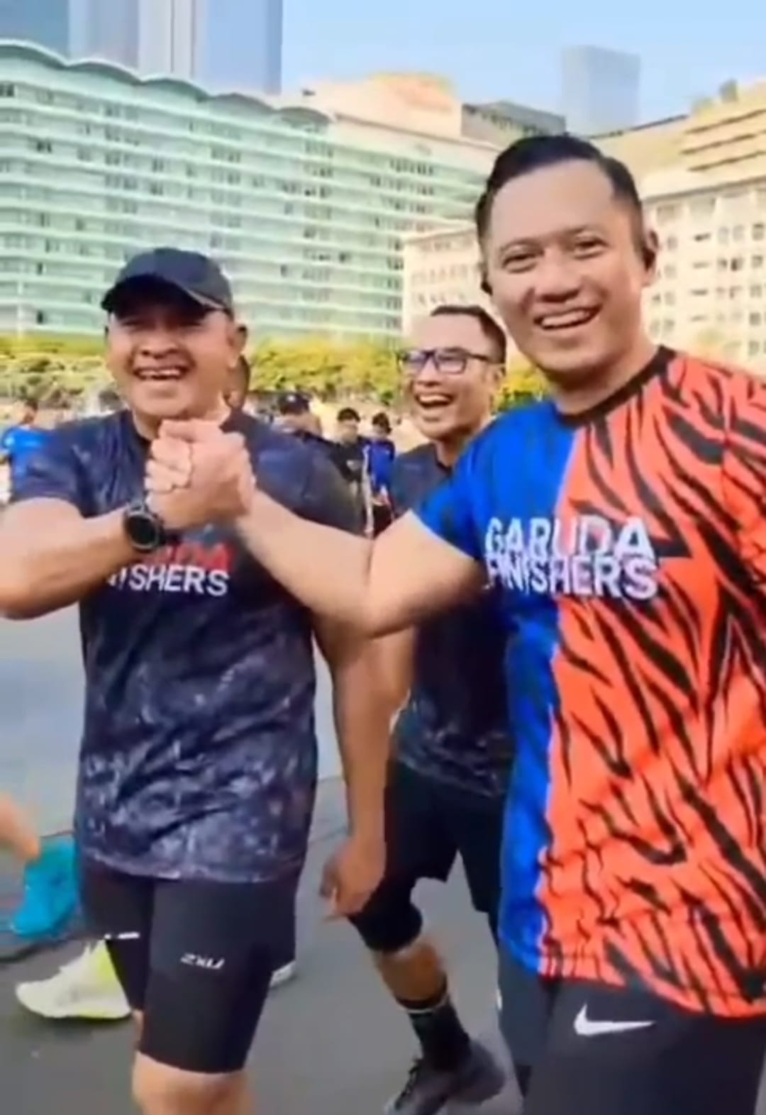 Bupati Tala H Rahmat Trianto dan Menteri AHY Lari Pagi Bareng disela Car Free Day Jakarta