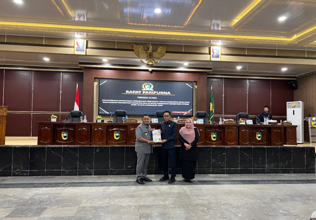 Kegiatan Wakil Bupati H Muhammad Zazuli di Paripurna DPRD