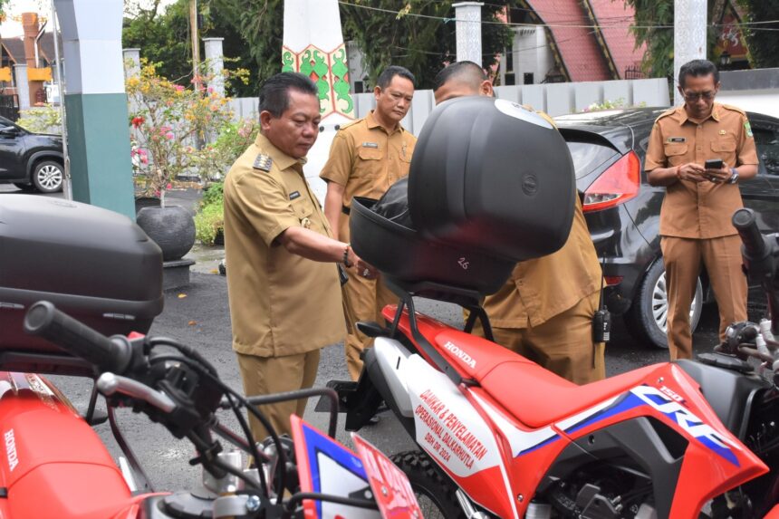Pemkab Kapuas Serahkan Motor Trail untuk Penanganan Karhutla