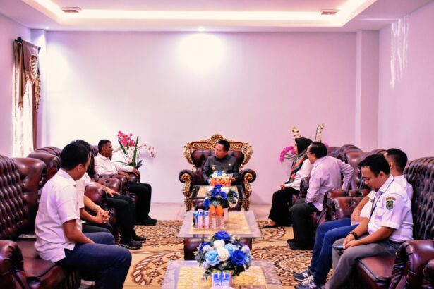 Bupati Kapuas Terima Sertifikat Tanah Sekolah Rakyat dari BPN