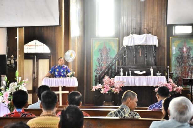 Wakil Bupati Kapuas Hadiri Ibadah Komisi Pelayanan Bapak GKE