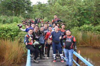 Gunakan Motor Trail Bupati Kapuas Tinjau Kondisi Jalan dan Lokasi Transmigrasi