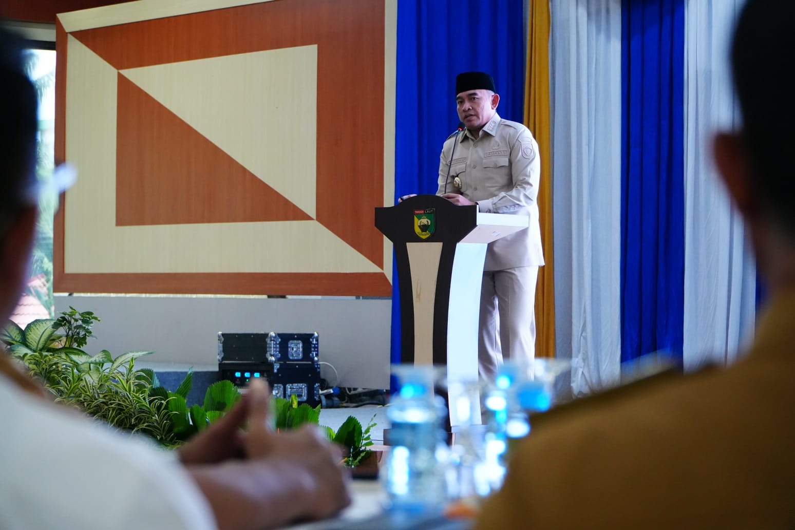 Bupati Tala H Rahmat Trainto Saat enyampaikan Sambutan dihadapan Pelaku Usaha ddi Tala
