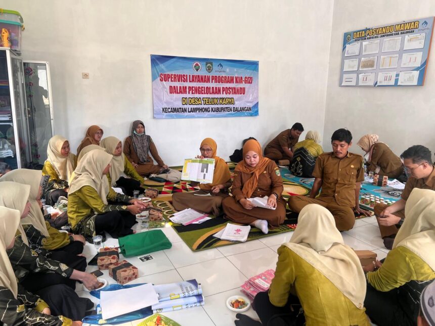 Dinas Kesehatan (Dinkes) Kabupaten Balangan, Kalimantan Selatan, melaksanakan evaluasi terhadap layanan Kesehatan Ibu dan Anak (KIA) serta gizi di Posyandu Desa Teluk Karya, Kecamatan Lampihong, Senin (28/7/2025). Foto: MC Balangan