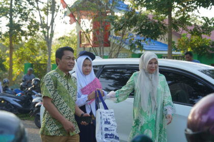 Bupati Balangan Dukung Gerakan Ayah Mengantar Anak di Hari Pertama Sekolah. Foto: MC Balangan