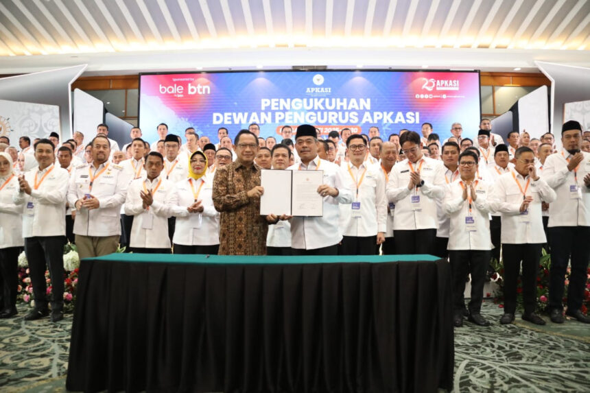 Mendagri Kukuhkan Pengurus APKASI 2025-2030