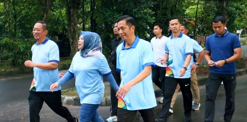 Pj Bupati Barito Utara Dukung Digitalisasi Lewat QRIS Fun Walk Bank Kalteng 2025