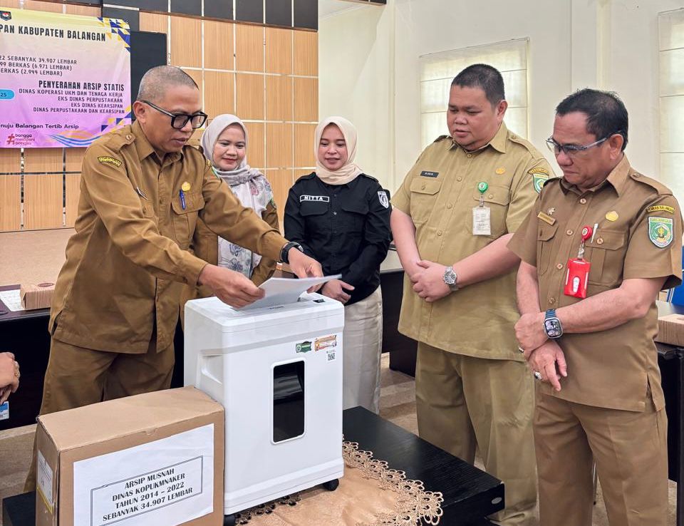 Dispersip Balangan Musnahkan Ribuan Arsip Inaktif Dukung Program Gasak Arsip. Foto: MC Balangan