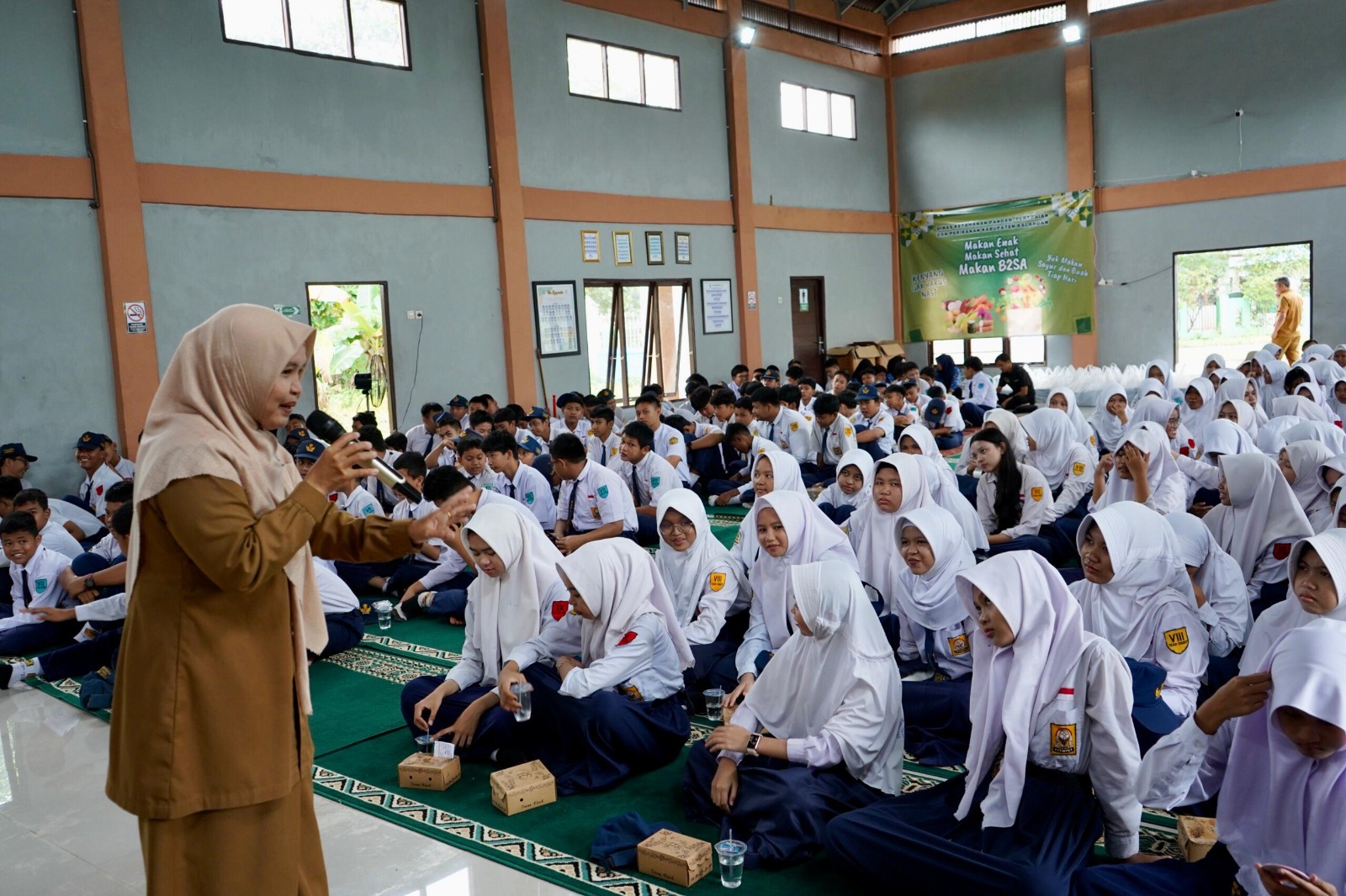 DKP3 Balangan Edukasi Ratusan Siswa Soal Pola Makan Bergizi dan Aman. Foto: MC Balangan