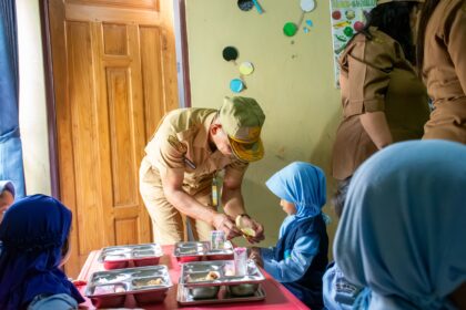 Pemkab Kapuas Tinjau Pelaksanaan Program Makan Bergizi Gratis di Sejumlah Sekolah