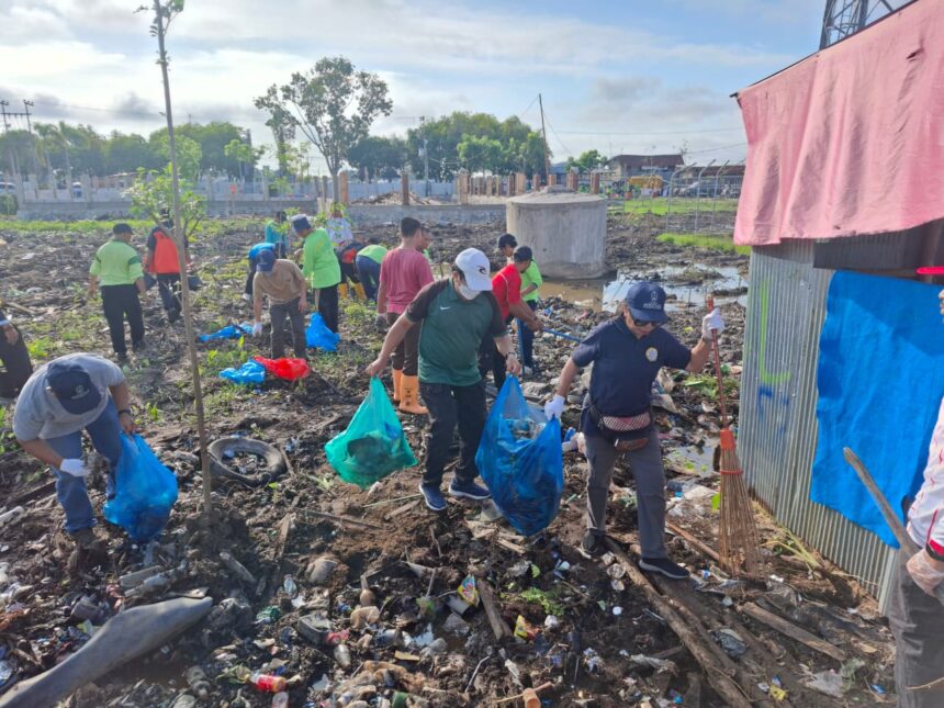 Pemkab Kapuas Gelar Jumat Bersih dan Hijau 2025 di Kawasan RTH Rumah Jabatan Bupati