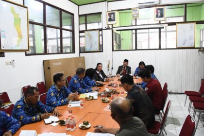 Sekda Kapuas Pimpin Rapat Pembahasan Retribusi Sampah, Dorong Optimalisasi PAD