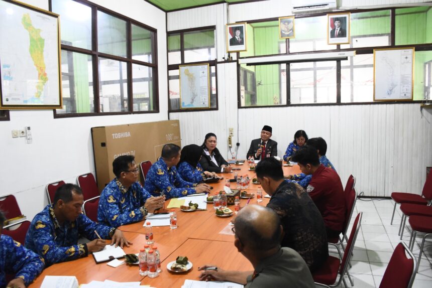 Sekda Kapuas Pimpin Rapat Pembahasan Retribusi Sampah, Dorong Optimalisasi PAD