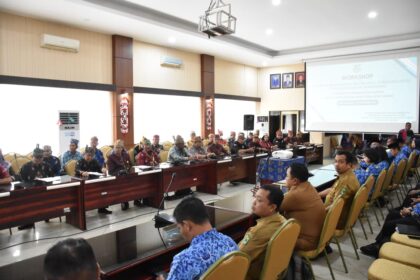 Sekda Kapuas Buka Workshop Kebijakan Masyarakat Hukum Adat dan Kearifan Lokal 2025