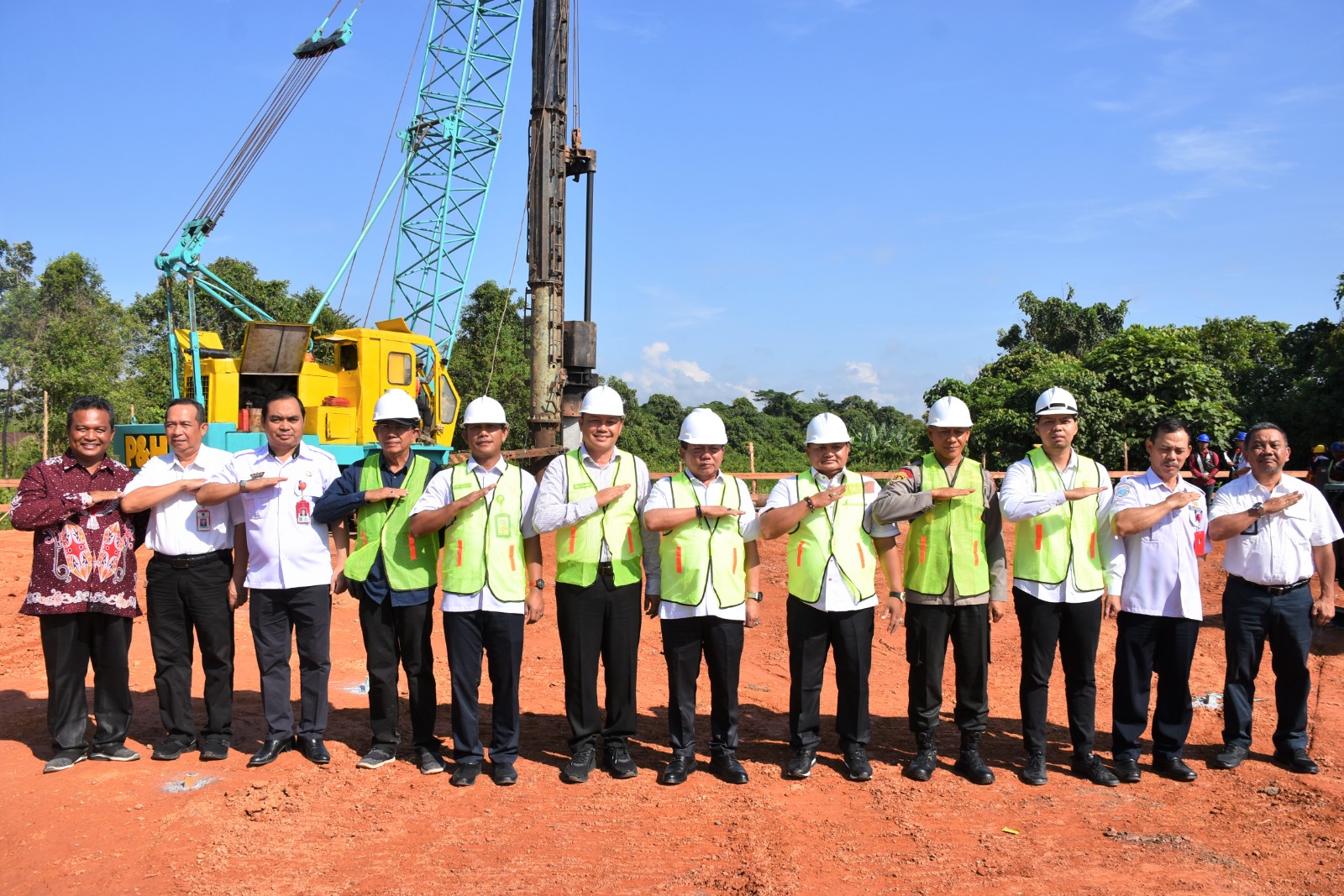 Bupati Wiyatno Resmikan Pemancangan Tiang Pancang Pembangunan Mall Pelayanan Publik Kapuas
