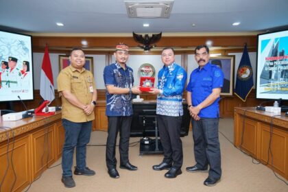 Wabup Kapuas Dampingi 58 Purnapaskibraka Kunjungi IPDN Jatinangor untuk Tingkatkan Wawasan Kebangsaan