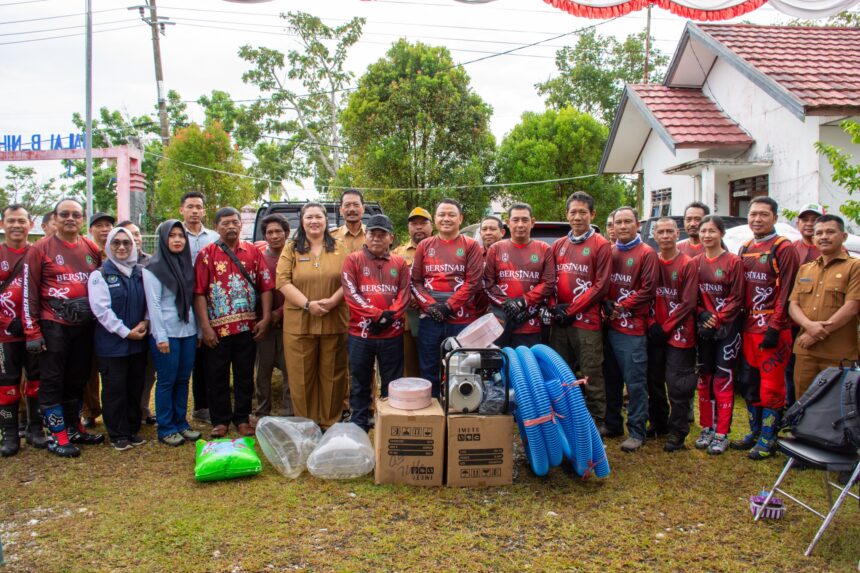 Bupati Kapuas Salurkan Mesin Pakan dan 20 Ribu Bibit Ikan Nila untuk Tiga Pokdatan di Tamban Catur