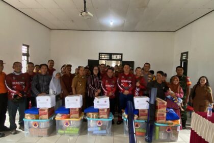 Bupati Kapuas Serahkan Bantuan untuk Korban Kebakaran di Tiga Kecamatan