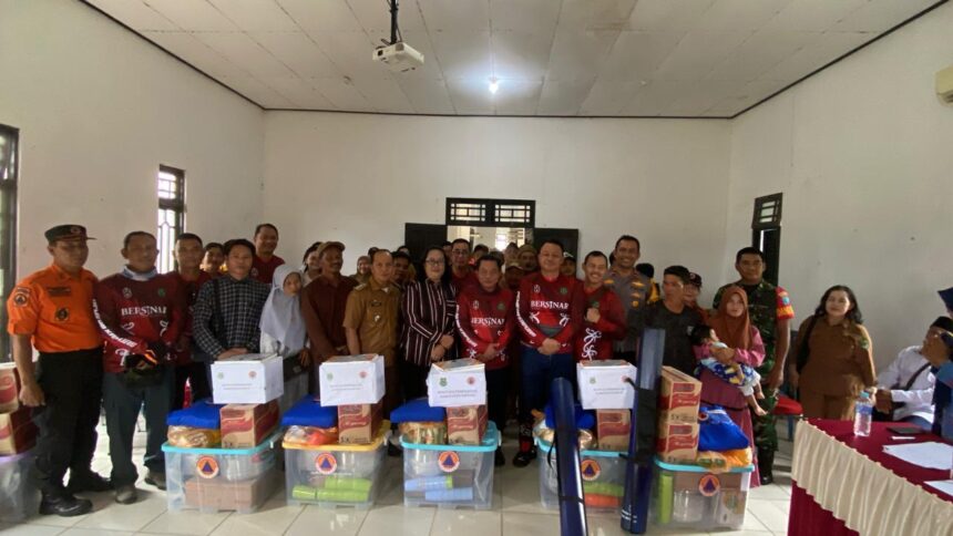 Bupati Kapuas Serahkan Bantuan untuk Korban Kebakaran di Tiga Kecamatan