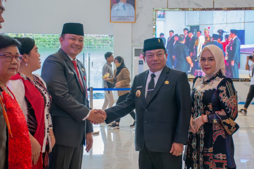 Bupati Kapuas Lantik Dr. Usis I. Sangkai sebagai Sekda Kabupaten Kapuas