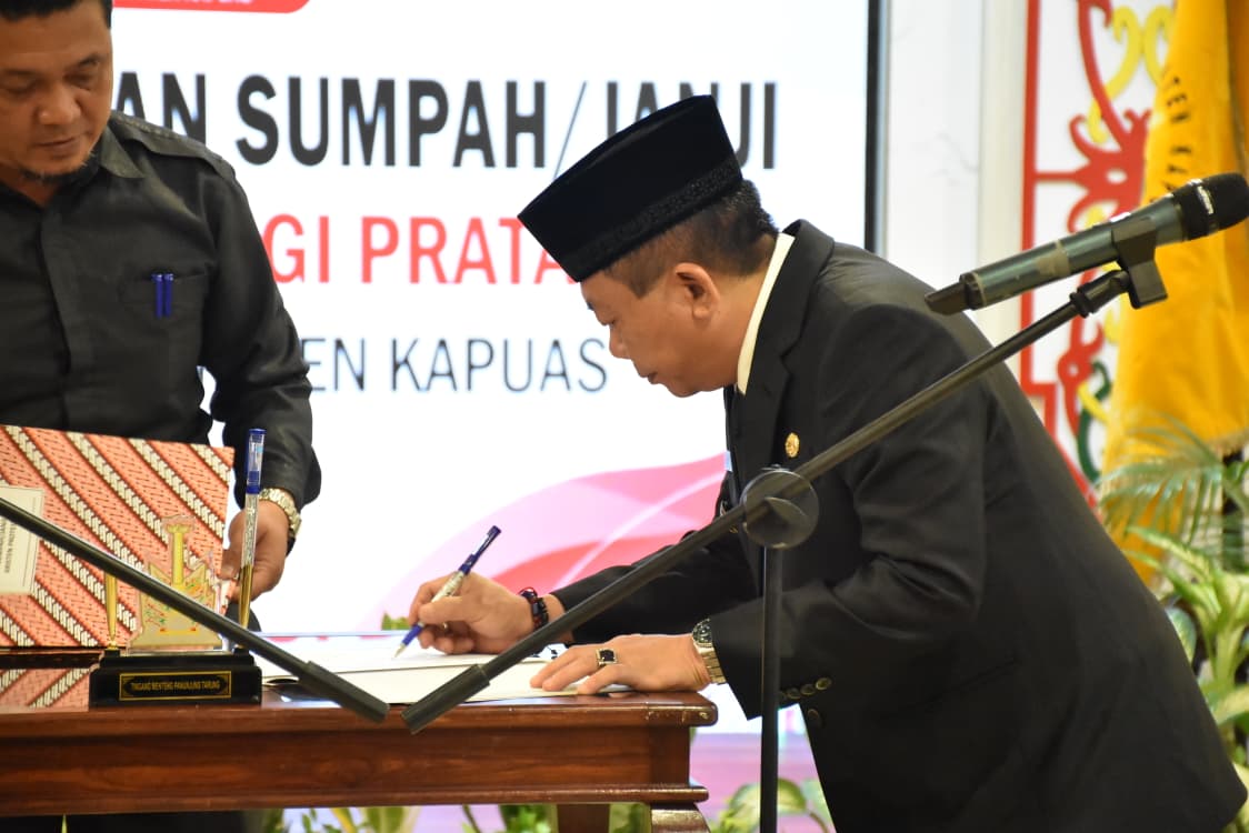 Bupati Kapuas Lantik Sejumlah Pejabat Pimpinan Tinggi Pratama untuk Perkuat Kinerja Pemerintahan