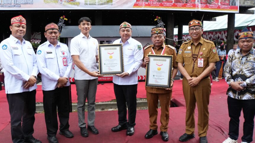 Kapuas Catat Rekor MURI, Seribu Pelajar Main Kecapi dan Karungut Serentak