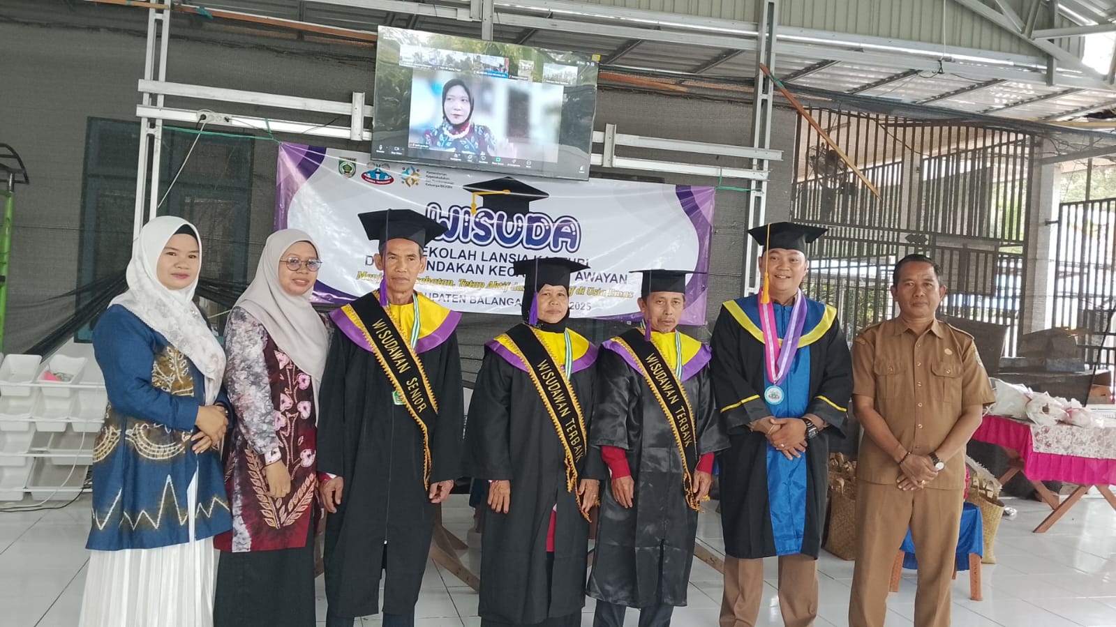 20 Lansia Desa Tundakan Ikuti Wisuda Sekolah Lansia SIDAYA