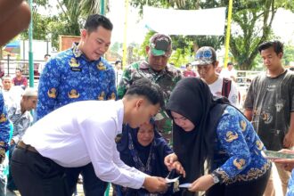 Pemkab Balangan Salurkan BLT APBD 2025 untuk 66 KPM di Kecamatan Awayan