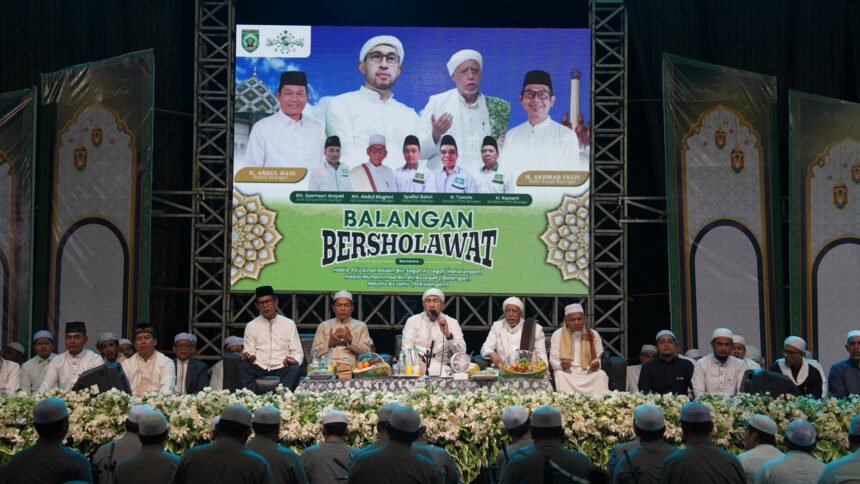 Ribuan Warga Padati Balangan Berselawat, Bupati Ajak Perkuat Akhlakul Karimah